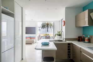 冰箱、微波炉、烤箱、洗碗机