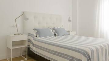 2 slaapkamers, een strijkplank/strijkijzer, internet, beddengoed