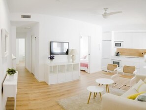 TV - Deluxe Apart. Plaza de La Trinidad (Córdoba)