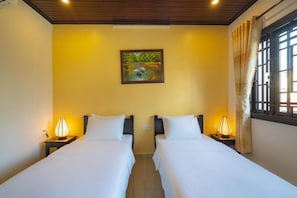 Minibar, desk, soundproofing, free WiFi - Old Lane Homestay (Da Nang)