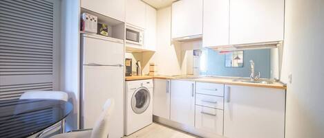 Fridge, microwave, stovetop, coffee/tea maker