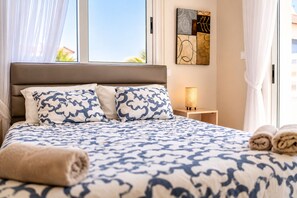 2 habitaciones, insonorización y tabla de planchar con plancha