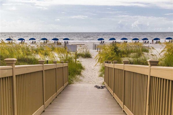 On the beach - Coastal condo on the beach w/ panoramic views, beach access & a shared pool (Hilton Head)