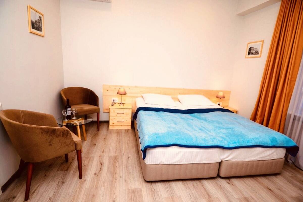 Basic Suite | 4 bedrooms, iron/ironing board, WiFi (free)