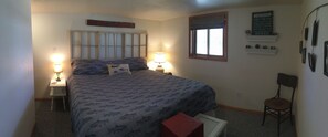 6 slaapkamers, een bureau, een strijkplank/strijkijzer, wifi
