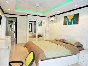 1 bedroom, bed sheets