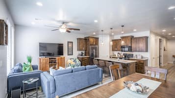 Townhome, Multiple Beds (Overlook Oasis) | Living room | 60-inch flat-screen TV with satellite channels, TV