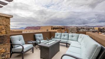 Townhome, Multiple Beds (Overlook Oasis) | Balcony