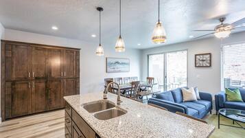 Townhome, Multiple Beds (Overlook Oasis) | Private kitchen | Fridge, microwave, oven, electric kettle