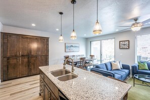 Townhome, Multiple Beds (Overlook Oasis) | Private kitchen | Fridge, microwave, oven, electric kettle - Overlook Oasis (St. George)