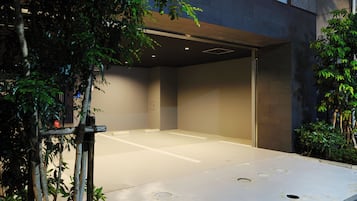 Estacionamiento (JPY 3000 por noche)