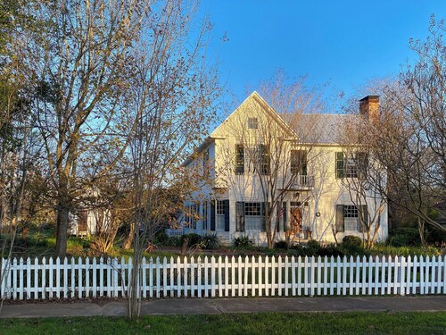 Historic Home in Bastrop! Near Austin, Bastrop State Park and Lost Pines Forrest