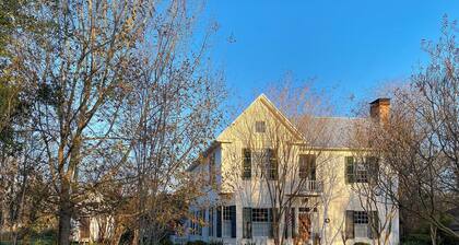 Historic Home in Bastrop! Near Austin, Bastrop State Park and Lost Pines Forrest
