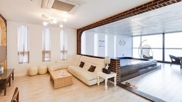 Habitación (B301) | Zona de estar | Una televisión LCD