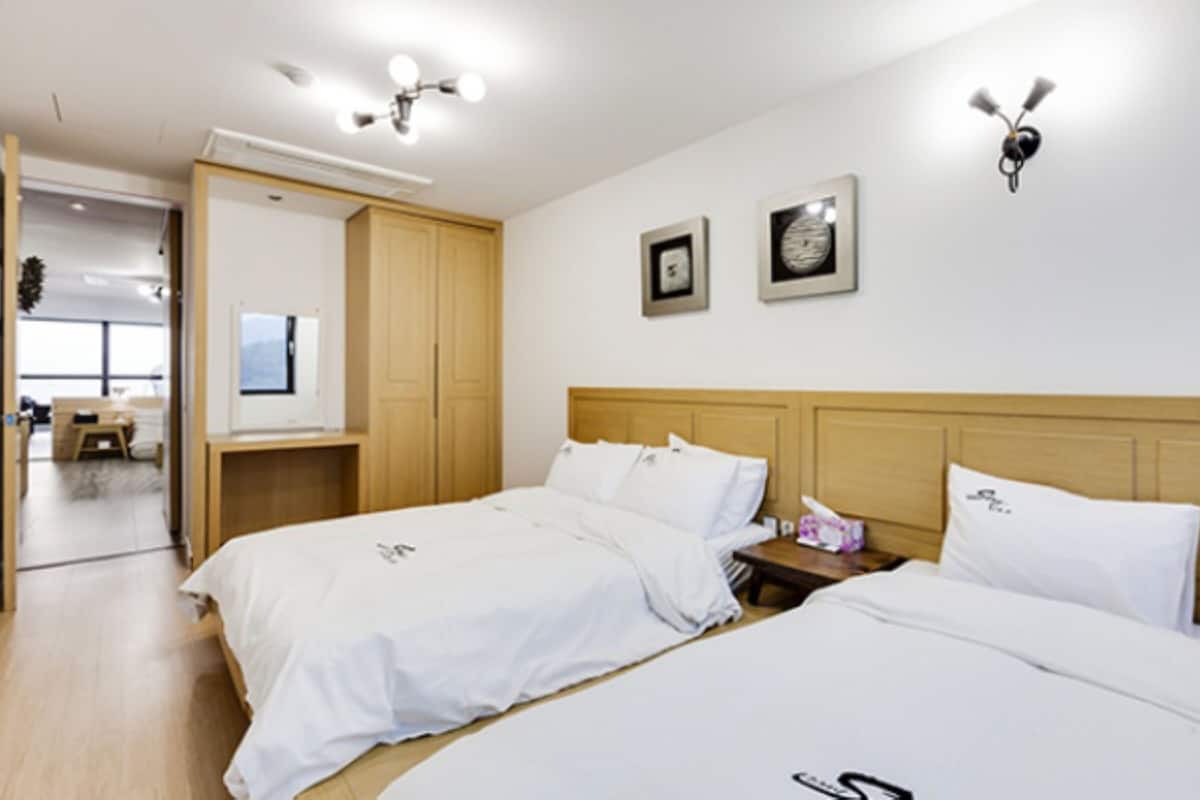 Room (B302) | WiFi (free)
