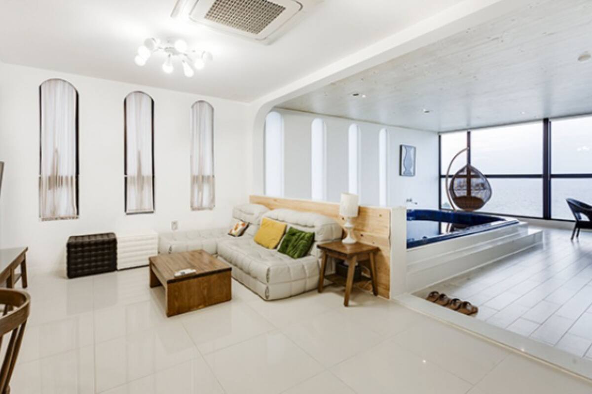 Room (B201) | Living area | LCD TV