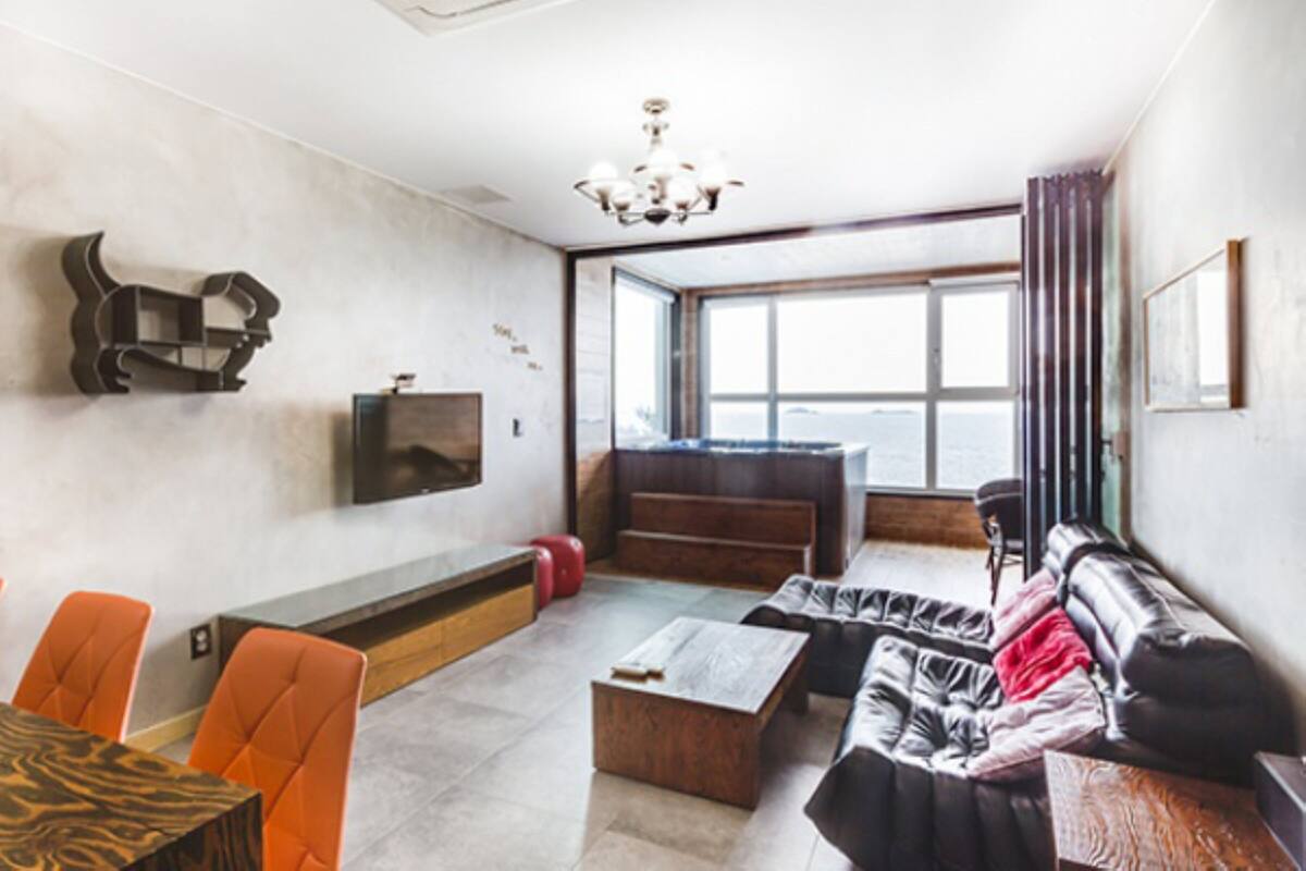 Room (A201) | Living area | LCD TV