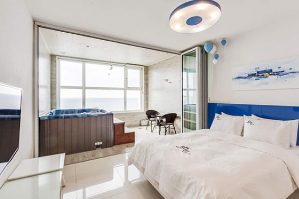 Room (A502) | WiFi (free)