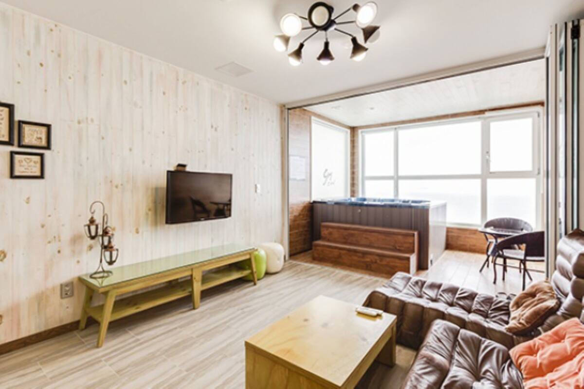 Room (A501) | Living area | LCD TV