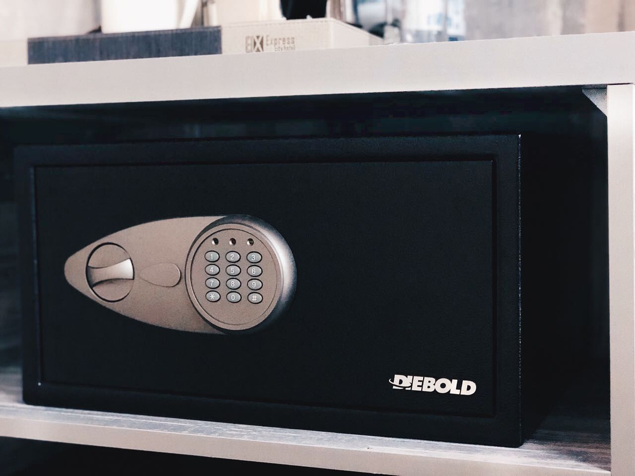 deluxe double or twin room | safe