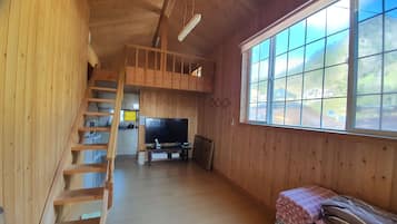 Toetasjesleilighet (Star room) | Oppholdsområde | LCD-TV og oppvarmet gulv