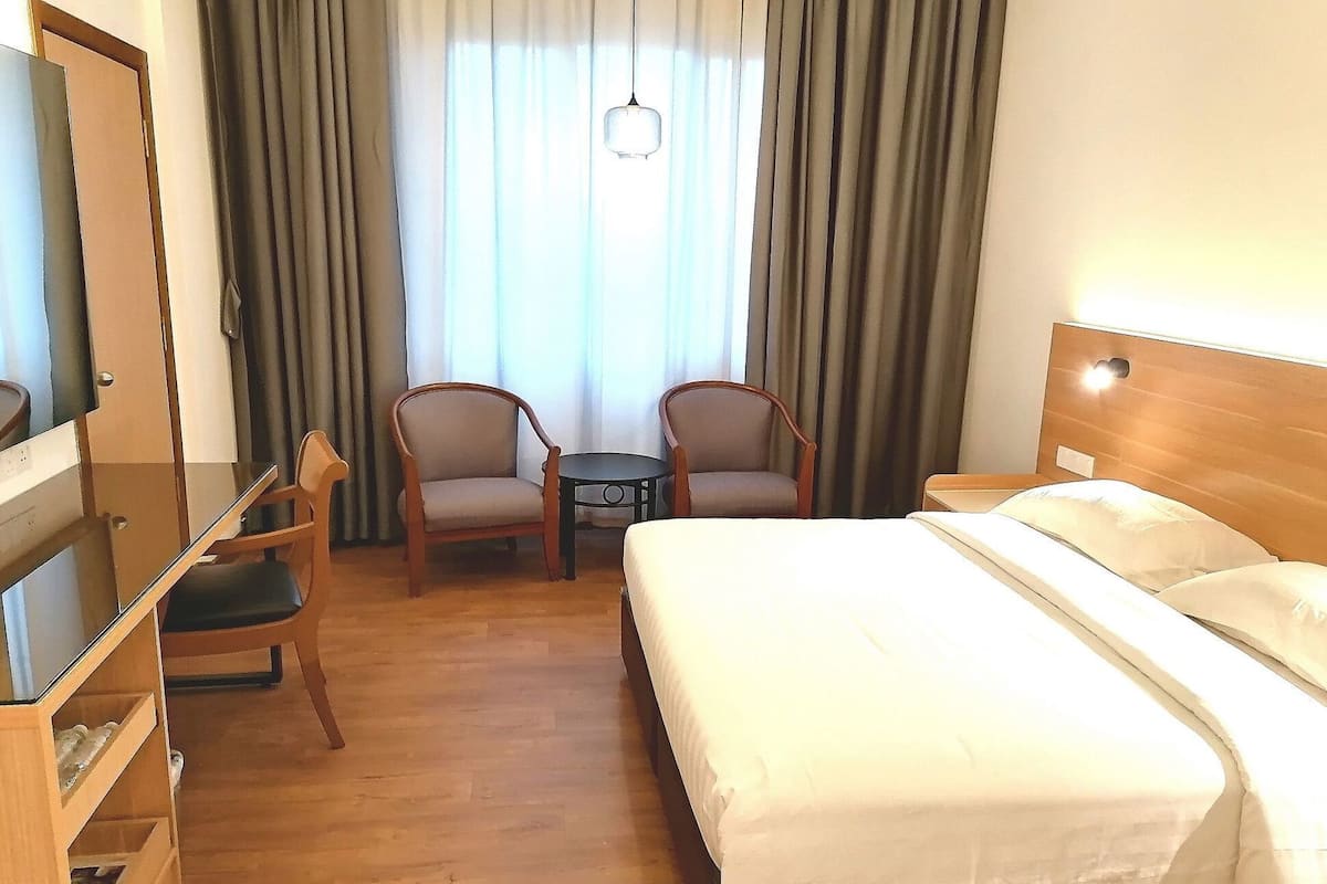 Minibaari, pimennysverhot, silitysrauta/-lauta, ilmainen Wi-Fi