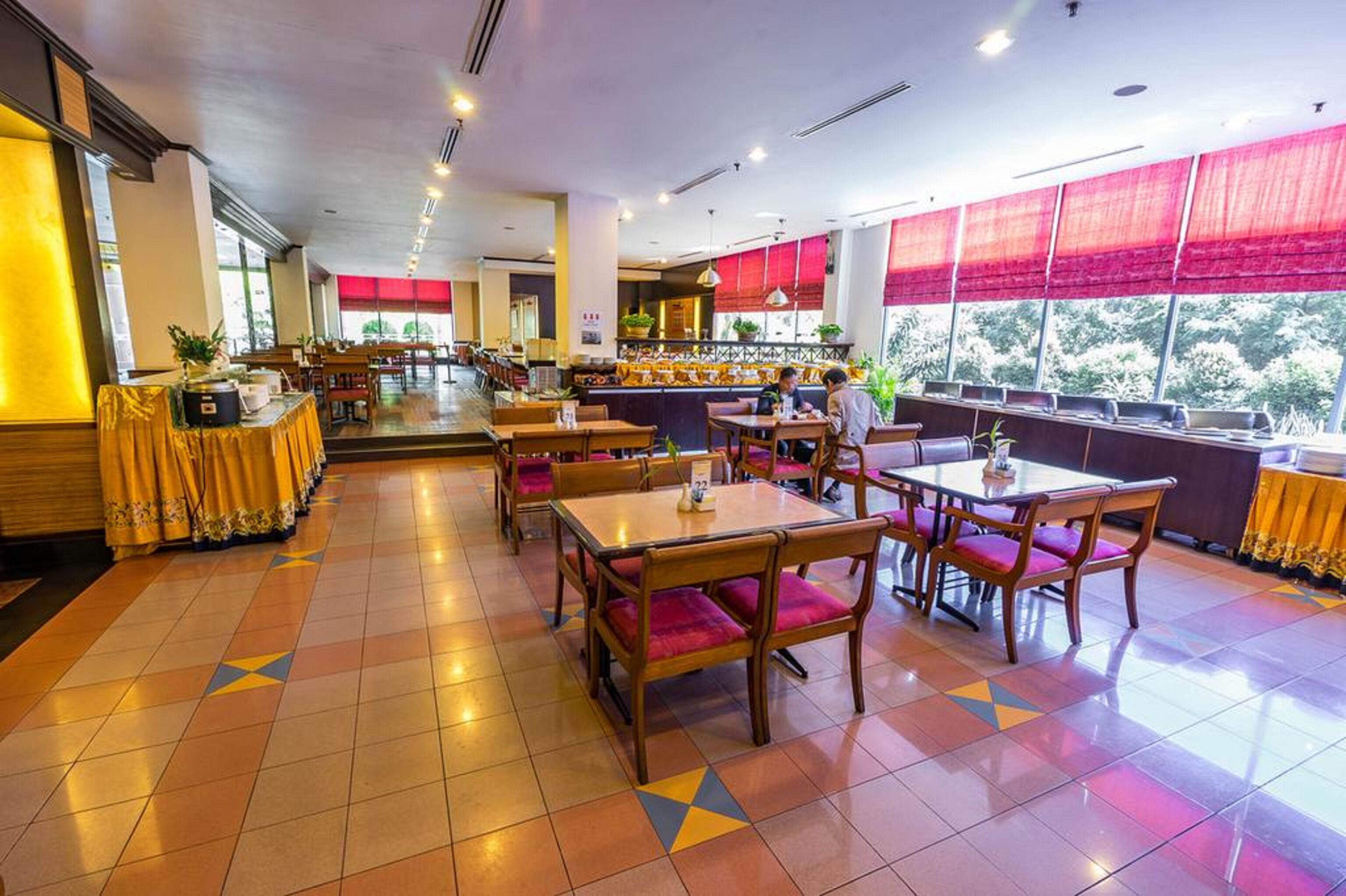 Café da manhã com buffet todos os dias (MYR 33 por pessoa) 