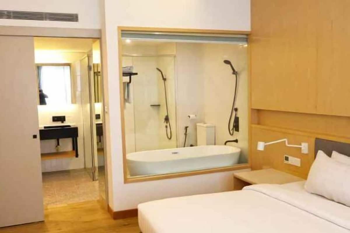 Bathroom | Hair dryer, towels, soap, shampoo