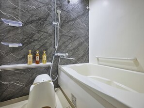 Separate bathtub and shower, hair dryer, slippers, electronic bidet - MONday Apart NIHOMBASHI NINGYOCHO (Tokyo)