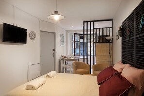 1 bedroom, iron/ironing board, travel crib, free WiFi - L'Escapade Médiévale - Studio (Sarlat La Canéda)