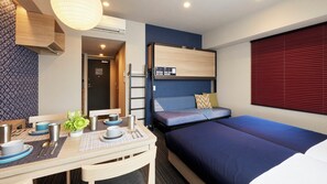 Kamar Comfort, Bebas Asap Rokok (Family) | Brankas, meja kerja, tirai kedap cahaya, dan setrika/meja setrika