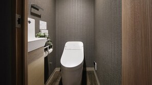 Baignoire et douche séparées, douche hydromassante