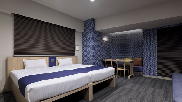 A hotel room with a double bed, a desk, and a chair. - MONday Apart Hamamatsucho Daimon (Tokyo)