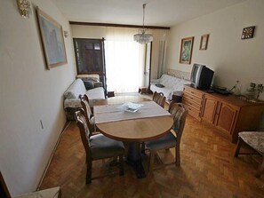 TV - Comfortable apartment, close to the beach (Zadar)