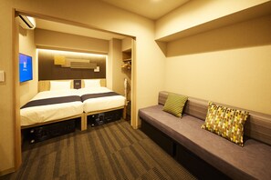 In-room safe, desk, iron/ironing board, free WiFi - MONday Apart Premium Hamamatsucho (Tokyo)