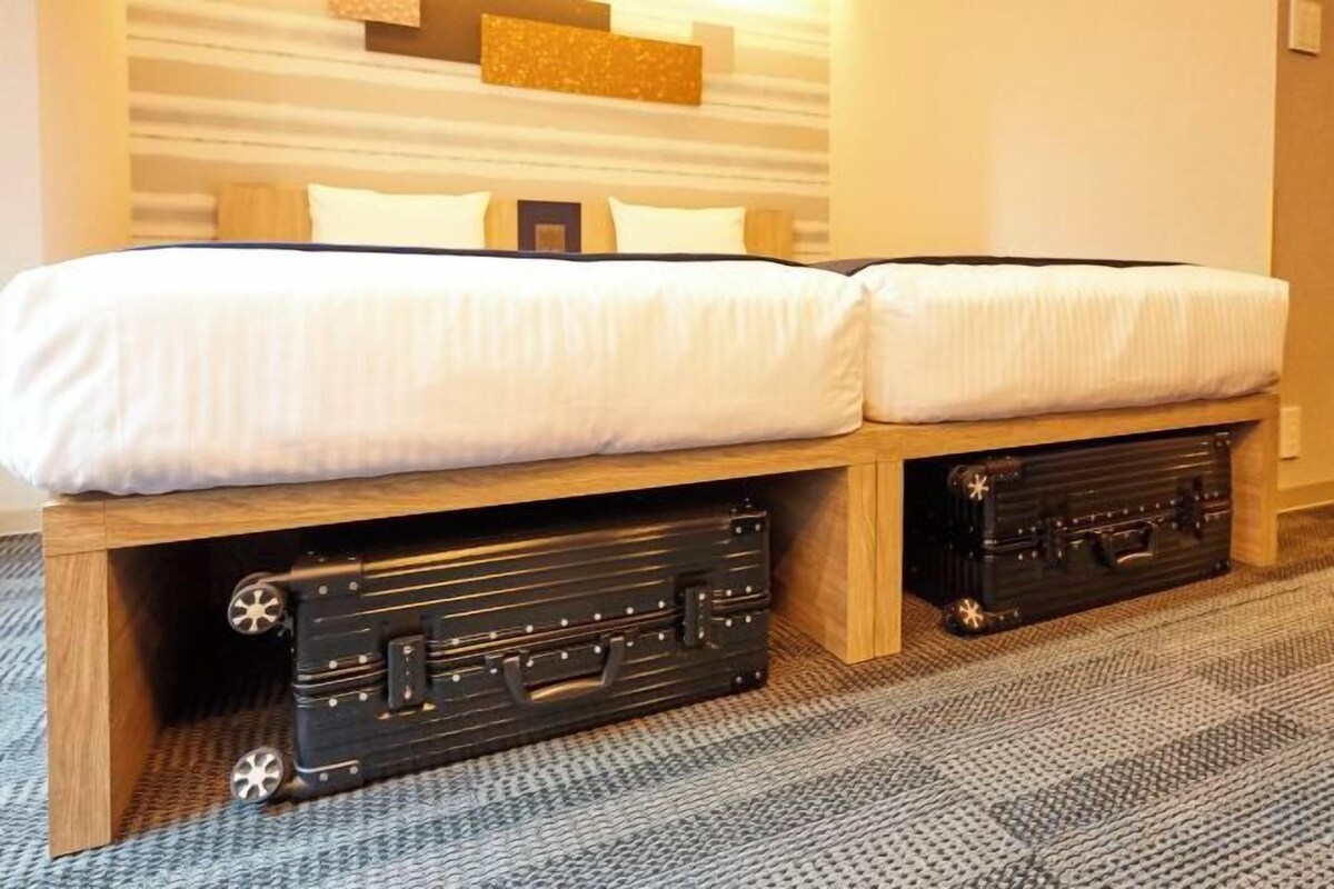 In-room safe, desk, iron/ironing board, WiFi (free)