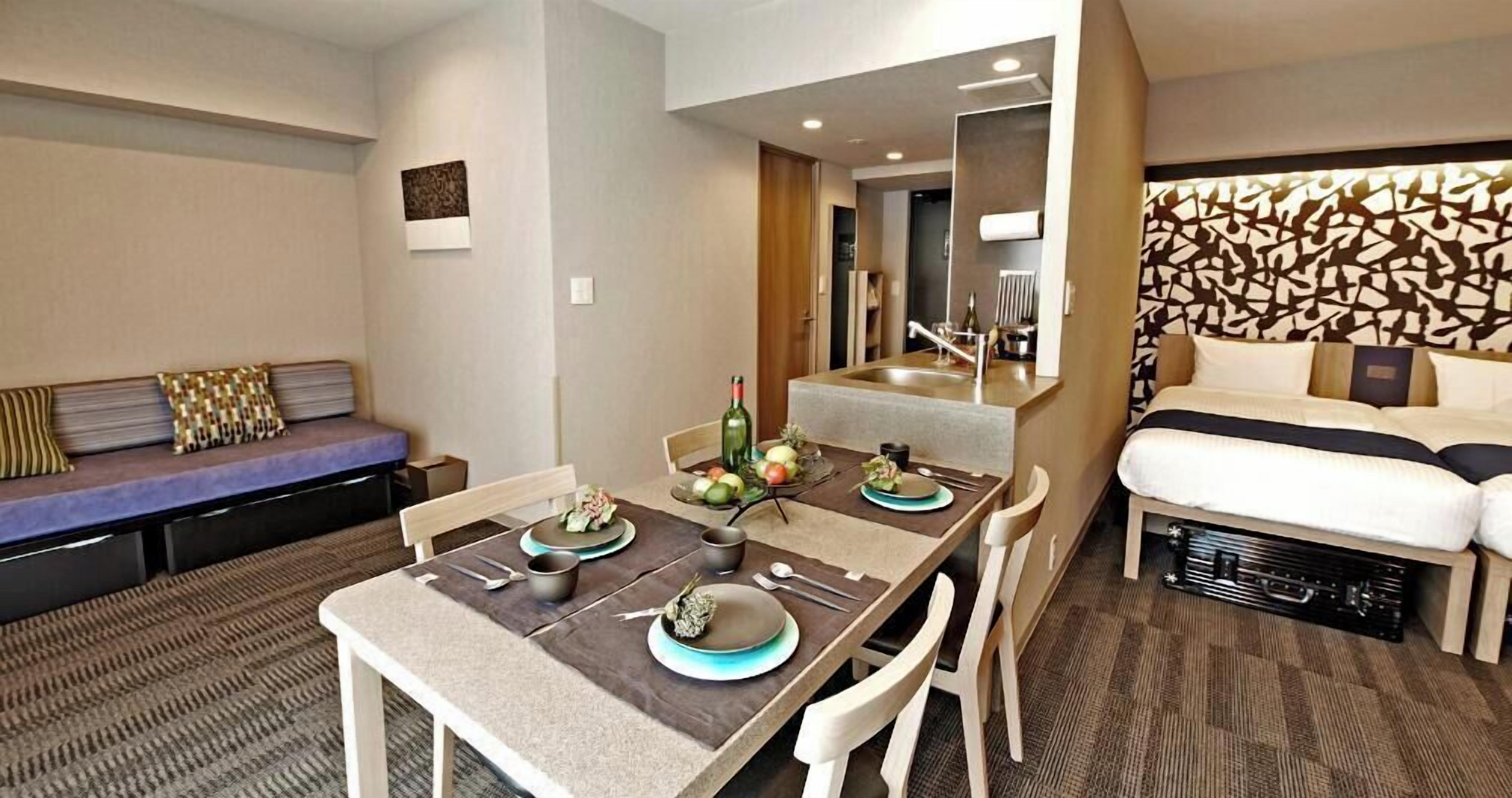 Kamer, niet-roken (Spot the Difference Room) | Een kluis op de kamer, een bureau, een strijkplank/strijkijzer