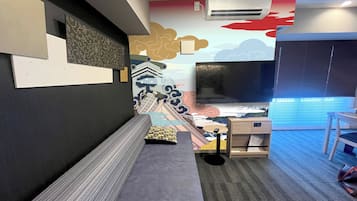 日本を感じるコンセプトルーム 禁煙 | 1 室のベッドルーム、セーフティボックス (室内)、デスク、アイロン / アイロン台