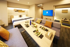 Caja de seguridad en la habitación y escritorio 