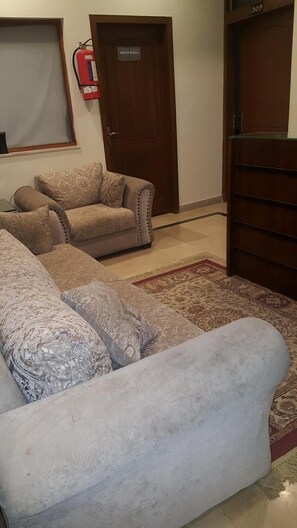 En 32-tommers LCD-TV med kabel-kanaler samt TV