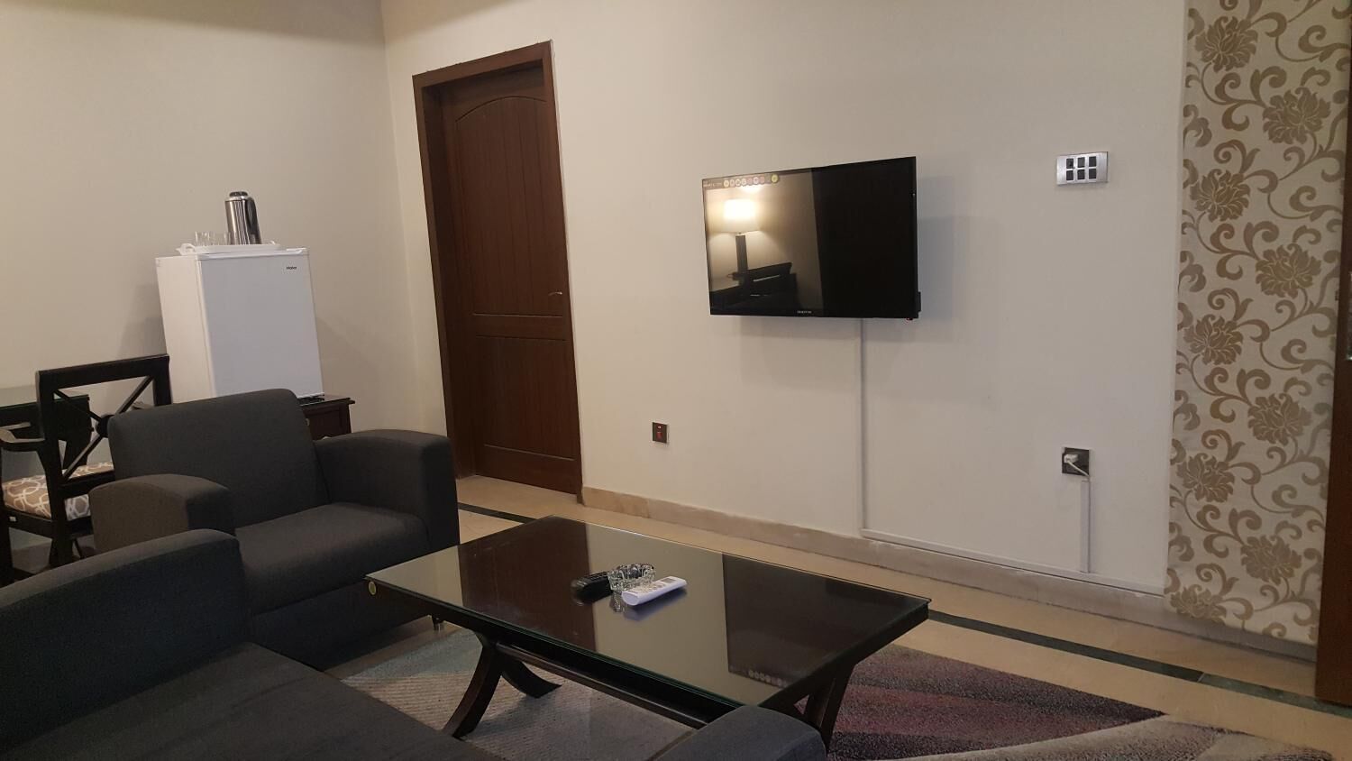 32-inch LCD TV with cable channels, TV