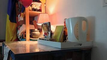 Book A Rest - Traditional Double Room | Laptop workspace, soundproofing, free WiFi, bed sheets