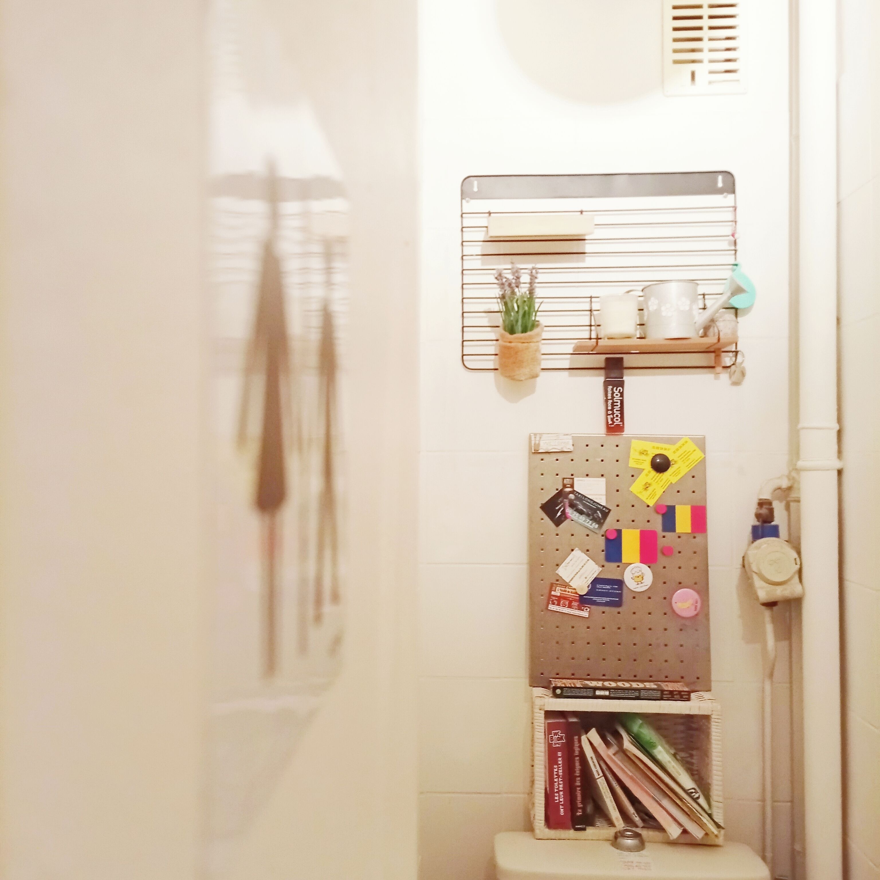 Baignoire et douche séparées, serviettes fournies