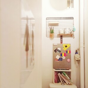 Separate bathtub and shower, towels - Longjumeau Chambres d'Hôtes - Book A Rest Paris (Longjumeau)