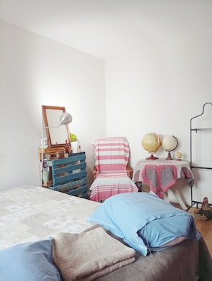 Book A Rest - Business Double Room | Laptop workspace, soundproofing, free WiFi, bed sheets - Longjumeau Chambres d'Hôtes - Book A Rest Paris (Longjumeau)
