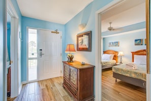 3 bedrooms, iron/ironing board, internet, bed sheets