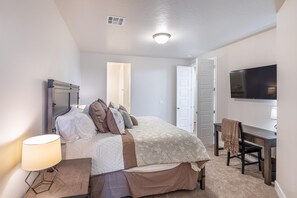 ทาวน์โฮม, หลายเตียง (Red Rock Oasis) | 3 ห้องนอน, ผ้าปูที่นอน