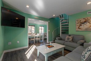 TV, books - Adorable/Clean Condo Steps to the Beach 3BR Sleeps 6 (Rehoboth Beach)