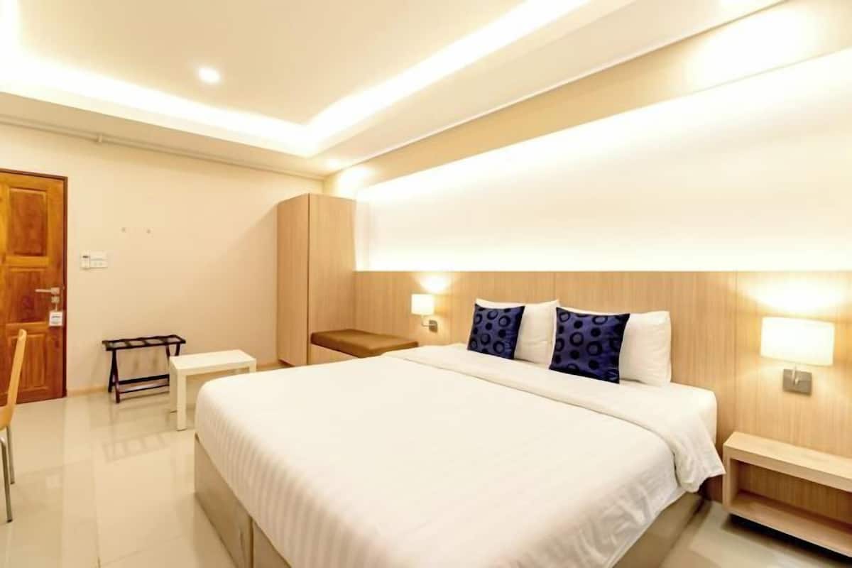 1 bedroom, desk, free WiFi, bed sheets