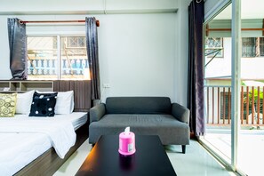 Standard Room, 1 King Bed